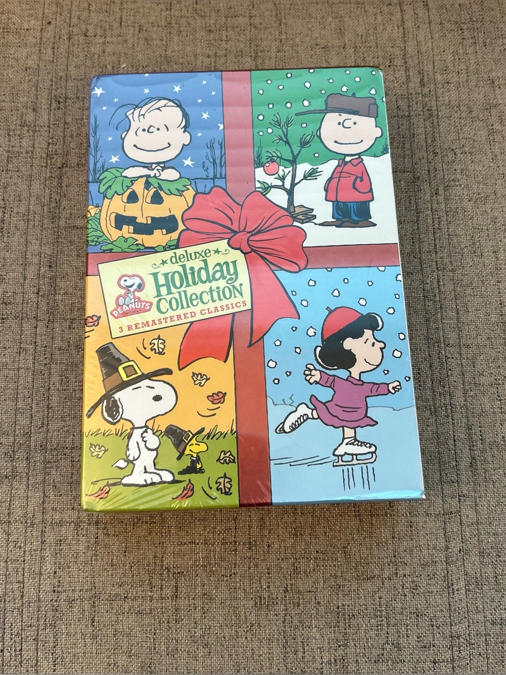 SEALED Peanuts Deluxe Holiday Collection DVD Box Set - Multicolor